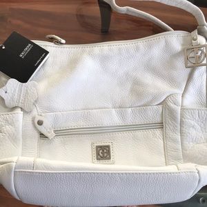 Ladies Giani  Bernini white leather bag with strap